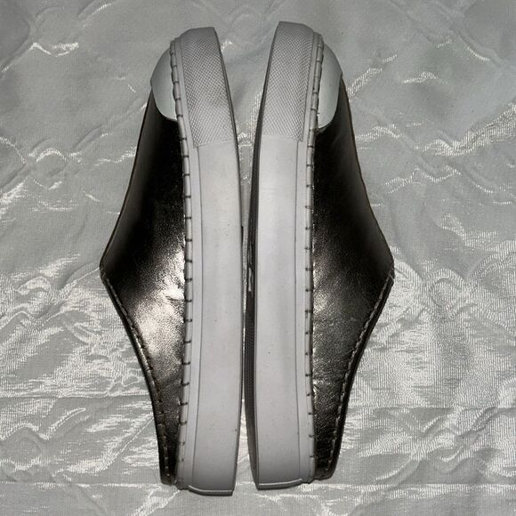 Free People leather Silver Slip-on Mule(Size 8) - Picture 5 of 9